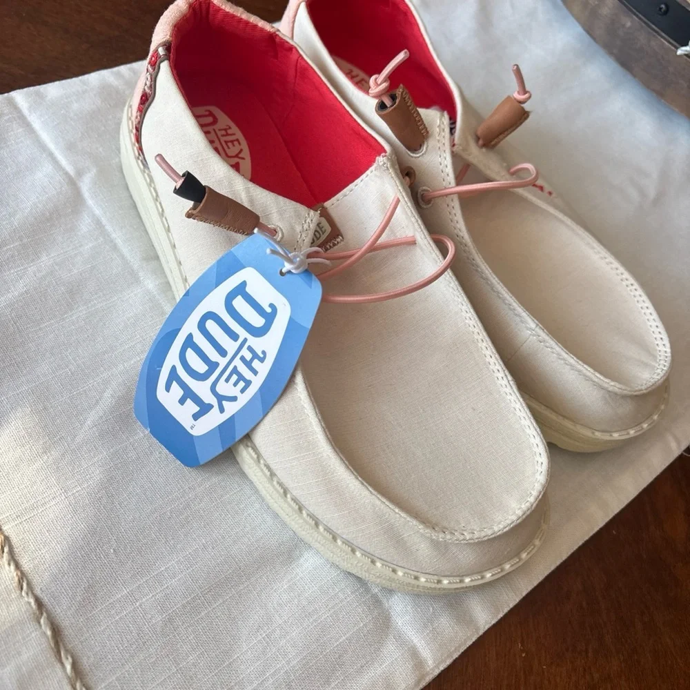 NWOB- HEYDUDE Wendy Chambray Boho Canvas Shoes for Ladies - Natural - Size 9 - Picture 3 of 8